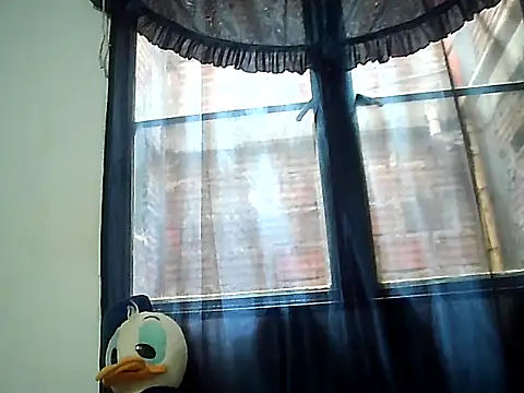 Chiquilove27 online show from June 24, 2026, 4:27 pm