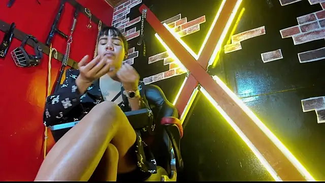 Dominatriz Arlette online show from May 4, 2026, 7:28 pm