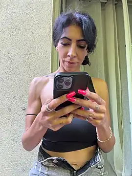 Yasmiinee online show from May 29, 2026, 8:20 am