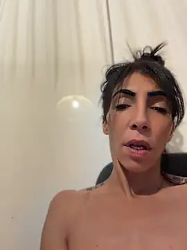 Yasmiinee online show from June 8, 2026, 1:28 am