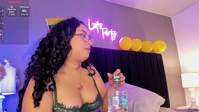 isaxcurves online show from June 13, 2026, 8:07 pm