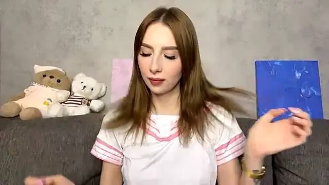 CuteRiley online show from April 27, 2026, 8:18 pm