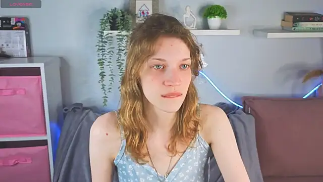Emily Cartex online show from May 17, 2026, 5:51 am
