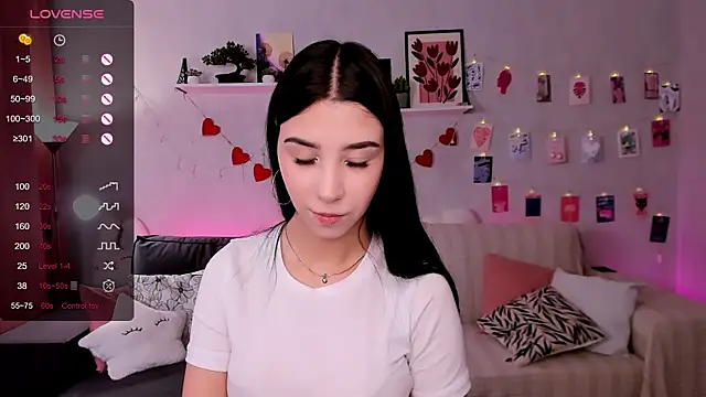 jasmintokyra online show from April 28, 2026, 2:21 am