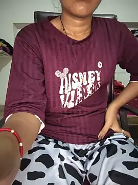 ESHA-LOVE online show from June 6, 2026, 6:35 pm