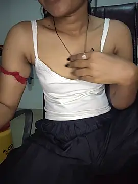 ESHA-LOVE online show from June 16, 2026, 4:07 pm