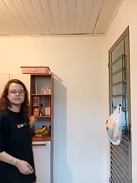 LunnaKitten online show from April 27, 2026, 10:46 am