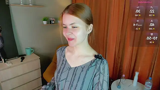 Snapshot of LeyaBloom chatting on May 19, 2026, 10:22 am LeyaBloom online show from May 19, 2026, 10:22 am
