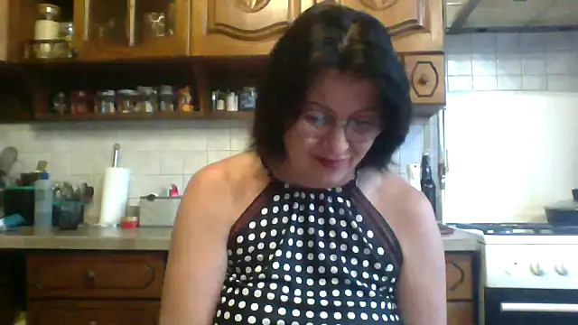 Fiona06 online show from May 18, 2026, 4:34 pm