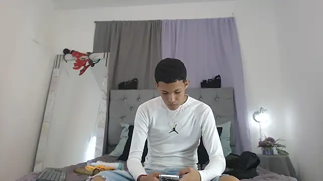 PhillipCox online show from June 26, 2026, 12:22 pm