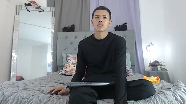 PhillipCox online show from June 24, 2026, 12:59 pm