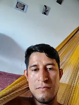 chicolargo17 online show from May 4, 2026, 2:42 pm