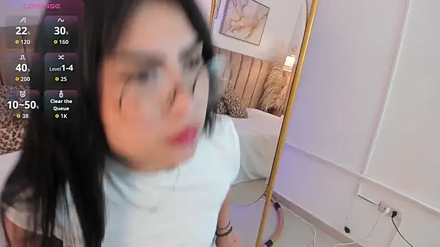 SofiVelvet  online show from May 8, 2026, 12:20 pm