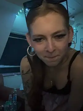 Lina-420 online show from June 1, 2026, 7:46 pm