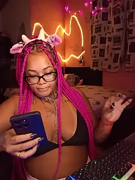 MelFadinha online show from April 26, 2026, 10:51 pm