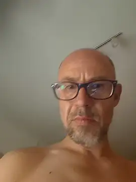 Snapshot of raphaelue chatting on June 6, 2026, 10:04 pm raphaelue online show from June 6, 2026, 10:04 pm