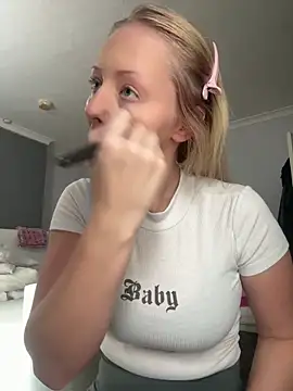 Snapshot of Sofianoon chatting on May 18, 2026, 6:12 pm Sofianoon online show from May 18, 2026, 6:12 pm