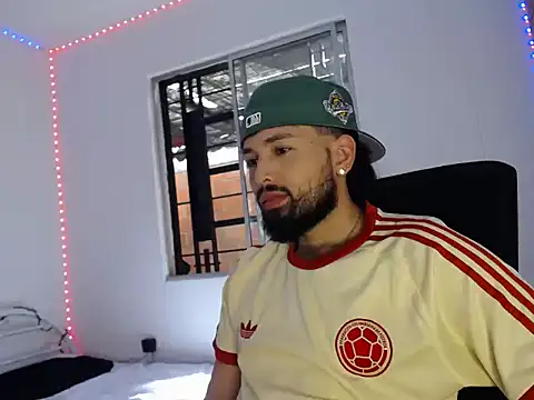 camilorestrepo77 online show from May 24, 2026, 5:57 pm