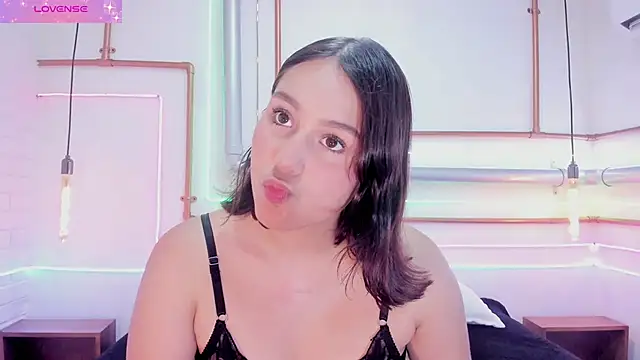 Snapshot of AmelieCooper chatting on May 18, 2026, 3:50 pm AmelieCooper online show from May 18, 2026, 3:50 pm