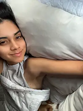mia moonna online show from May 6, 2026, 11:03 am