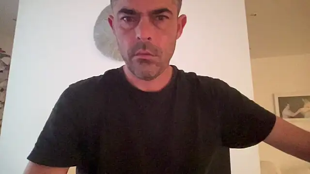 Riccardo86xx online show from May 5, 2026, 3:42 am