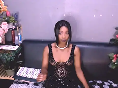LolaSavageXO online show from May 19, 2026, 6:48 pm