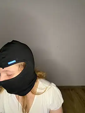 SweetyLucy555 online show from June 12, 2026, 11:35 pm