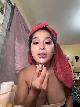 KylieXKendall online show from May 4, 2026, 4:38 am