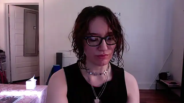 AnnywnBelle online show from May 5, 2026, 10:02 pm