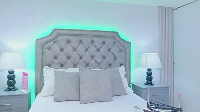 VioletSweetts online show from June 5, 2026, 8:36 pm