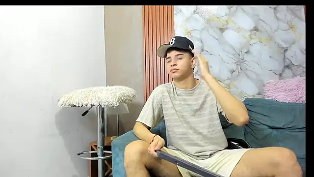 LOVE GUYS1 online show from July 2, 2026, 3:29 pm