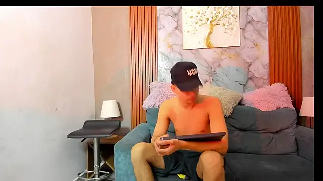 LOVE GUYS1 online show from July 11, 2026, 1:55 pm
