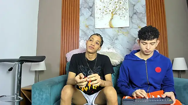 LOVE GUYS1 online show from May 6, 2026, 1:37 pm