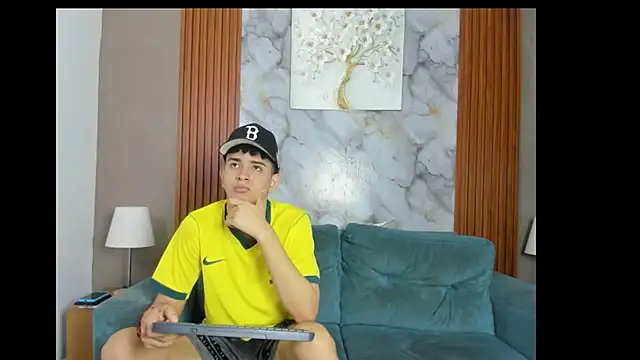 LOVE GUYS1 online show from May 29, 2026, 1:39 pm