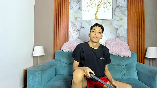 LOVE GUYS1 online show from May 20, 2026, 1:19 pm