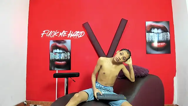 LOVE GUYS1 online show from April 29, 2026, 1:15 pm