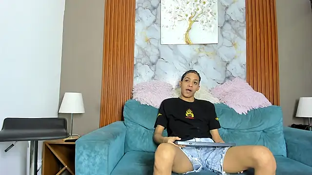 LOVE GUYS1 online show from May 1, 2026, 1:27 pm