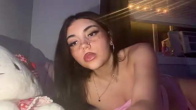 Snapshot of Maddieblairxo chatting on July 24, 2026, 8:32 am Maddieblairxo online show from July 24, 2026, 8:32 am