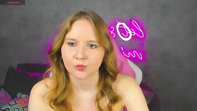 Emmaa Kimm online show from June 15, 2026, 1:06 am
