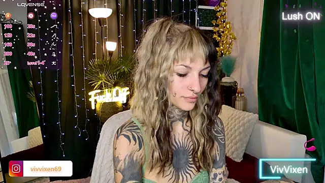 VivVixen online show from May 15, 2026, 5:33 pm