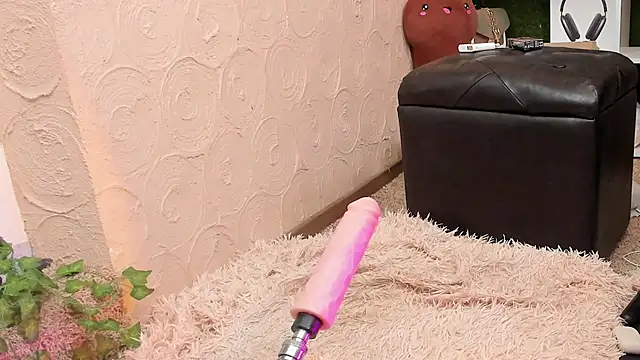 lililiana online show from May 2, 2026, 8:19 am
