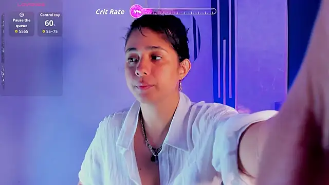 Chloethompson  online show from June 22, 2026, 12:46 pm