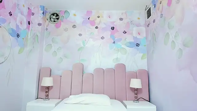 Miabloom19  online show from July 8, 2026, 11:16 pm