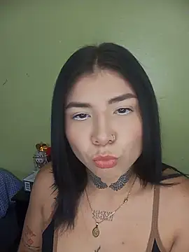 PequenaNena online show from May 22, 2026, 7:12 pm