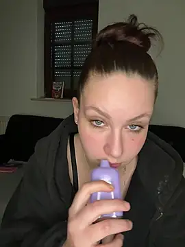 CuteBeaX online show from June 16, 2026, 7:03 pm
