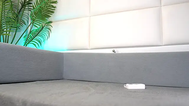 Juliadragon online show from December 5, 2025, 4:22 am