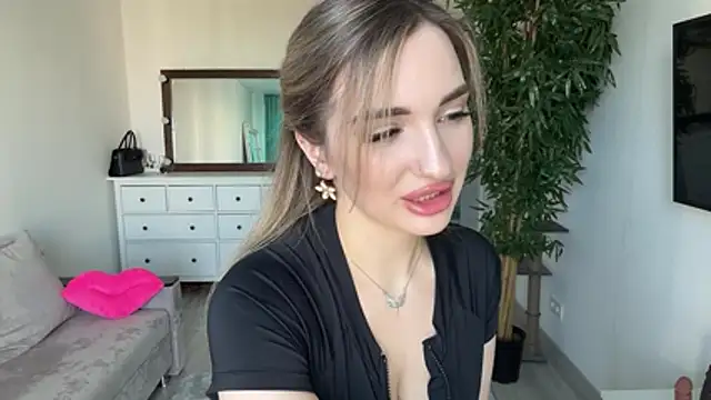 Snapshot of Victoria_Jess chatting on May 11, 2026, 12:39 pm Victoria Jess online show from May 11, 2026, 12:39 pm