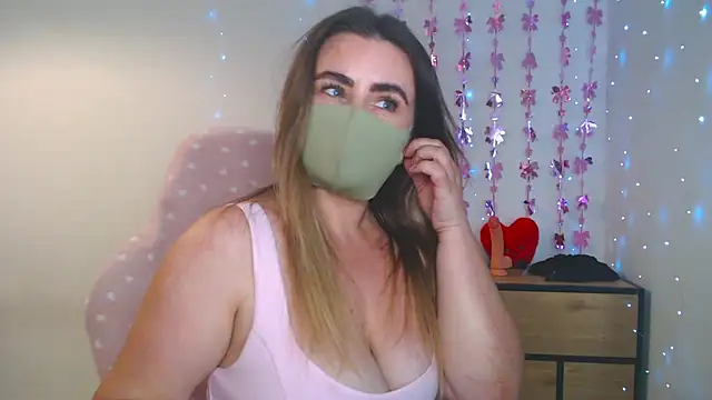 MillaVelvet online show from June 19, 2026, 10:54 am