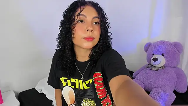 Snapshot of Violetta_cam_ chatting on May 30, 2026, 2:29 am Violetta cam online show from May 30, 2026, 2:29 am