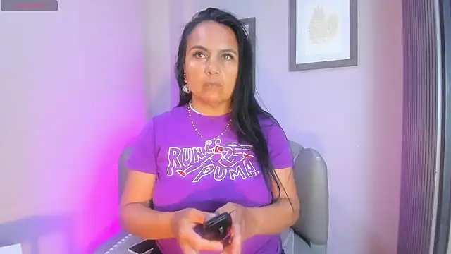 Roxanna moore online show from June 29, 2026, 5:25 am